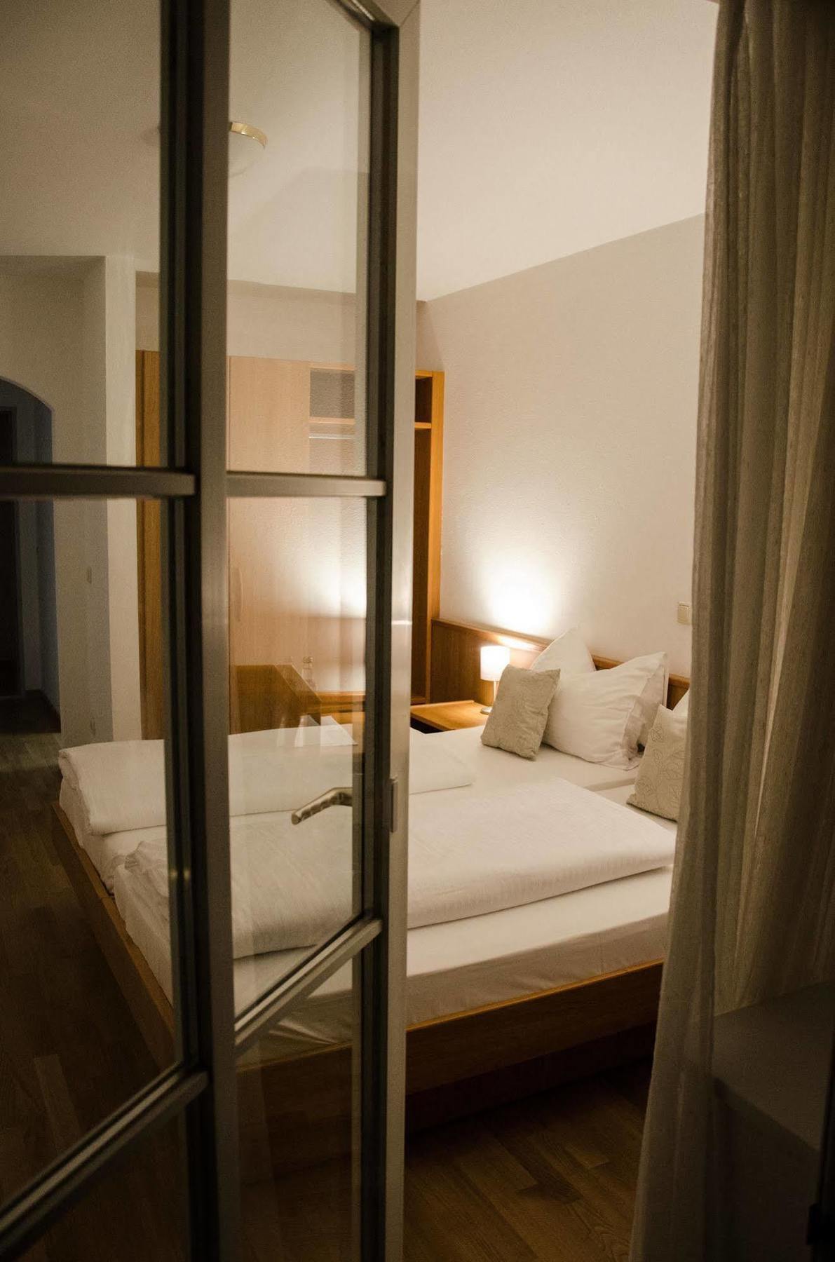 Hotel Blaue Traube 쇼네우 외부 사진